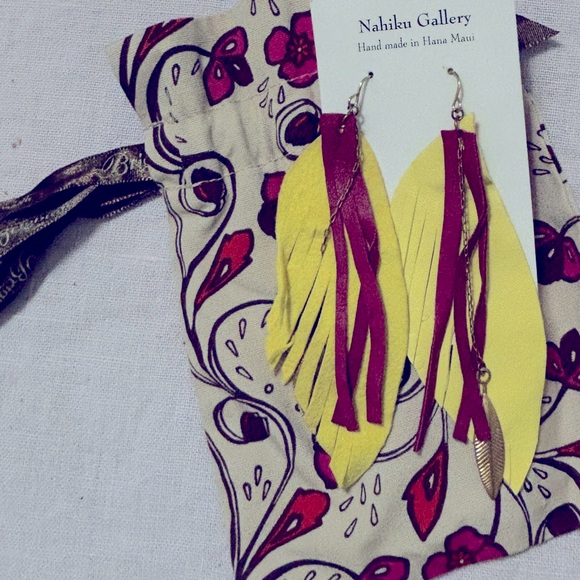 ✨BEAND NEW✨ Hand made Earrings made in Hana, Maui Sz OS - Picture 1 of 2